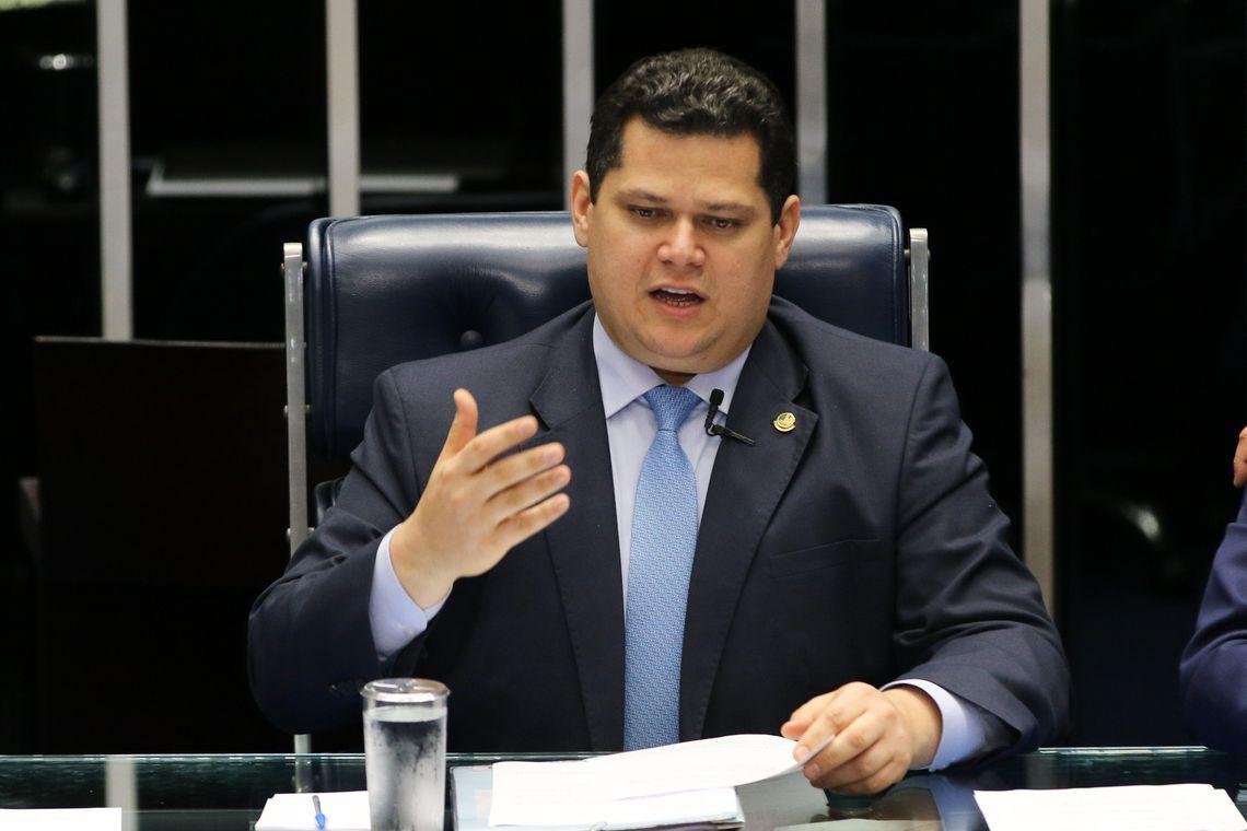 Alcolumbre recusou tirar a mat&eacute;ria de pauta