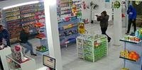 Assalto em farmácia foi flagrado pelas câmeras de monitoramento