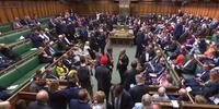 Deputados britânicos adotaram uma proposta de lei que obriga o governo a solicitar um novo adiamento do Brexit