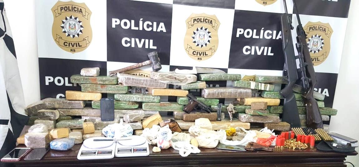 Al&eacute;m do material encontrado, os agentes prenderam quatro criminosos em flagrante