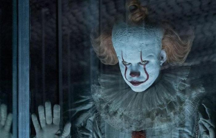 Bill Skarsg&aring;rd vive Pennywise - sinistro e assustador