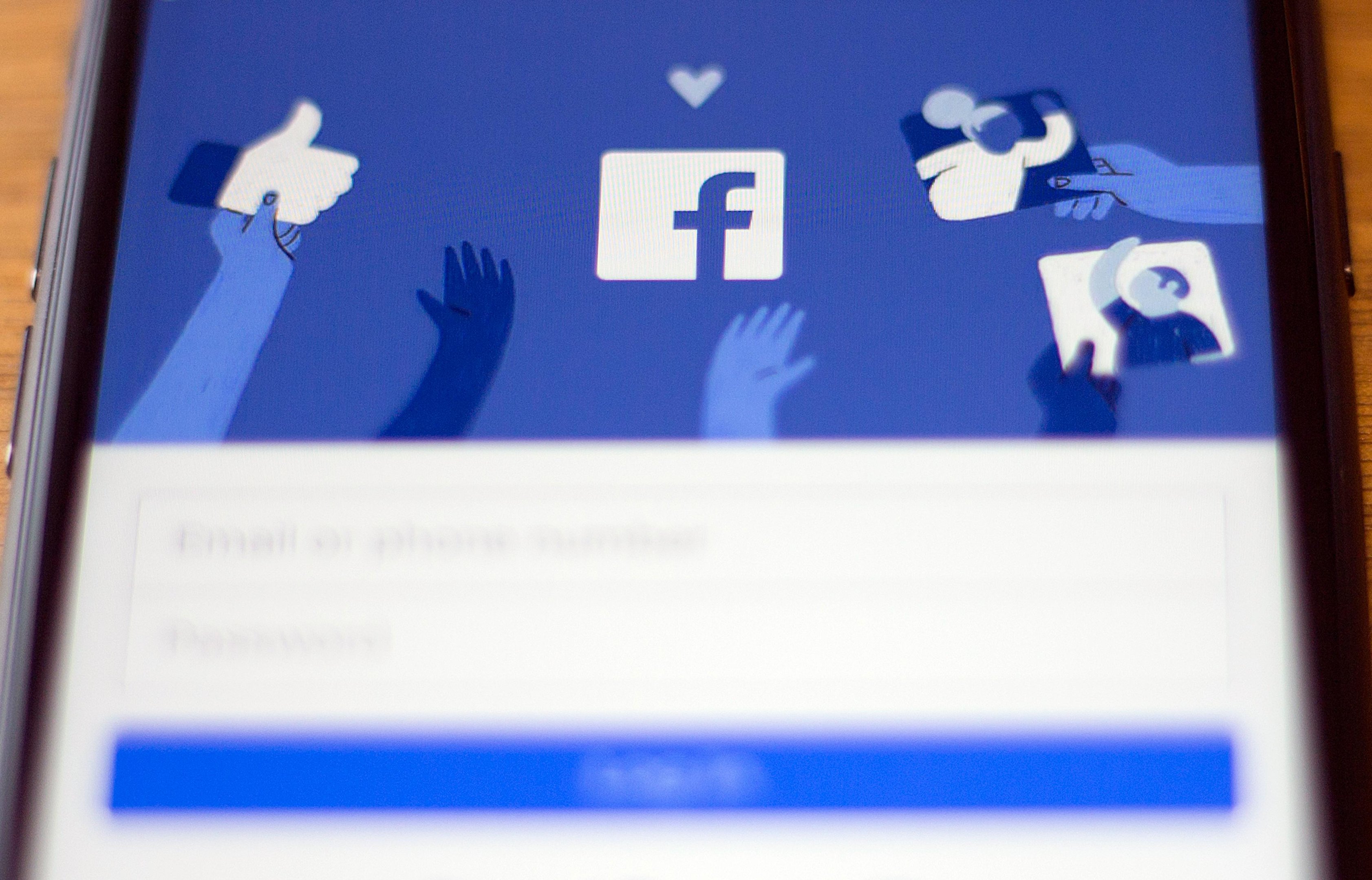Facebook lan&ccedil;ou nesta quinta-feira um servi&ccedil;o de relacionamentos nos Estados Unidos, numa tentativa de concorrer em um mercado que tem aplicativos como Tinder e Happ