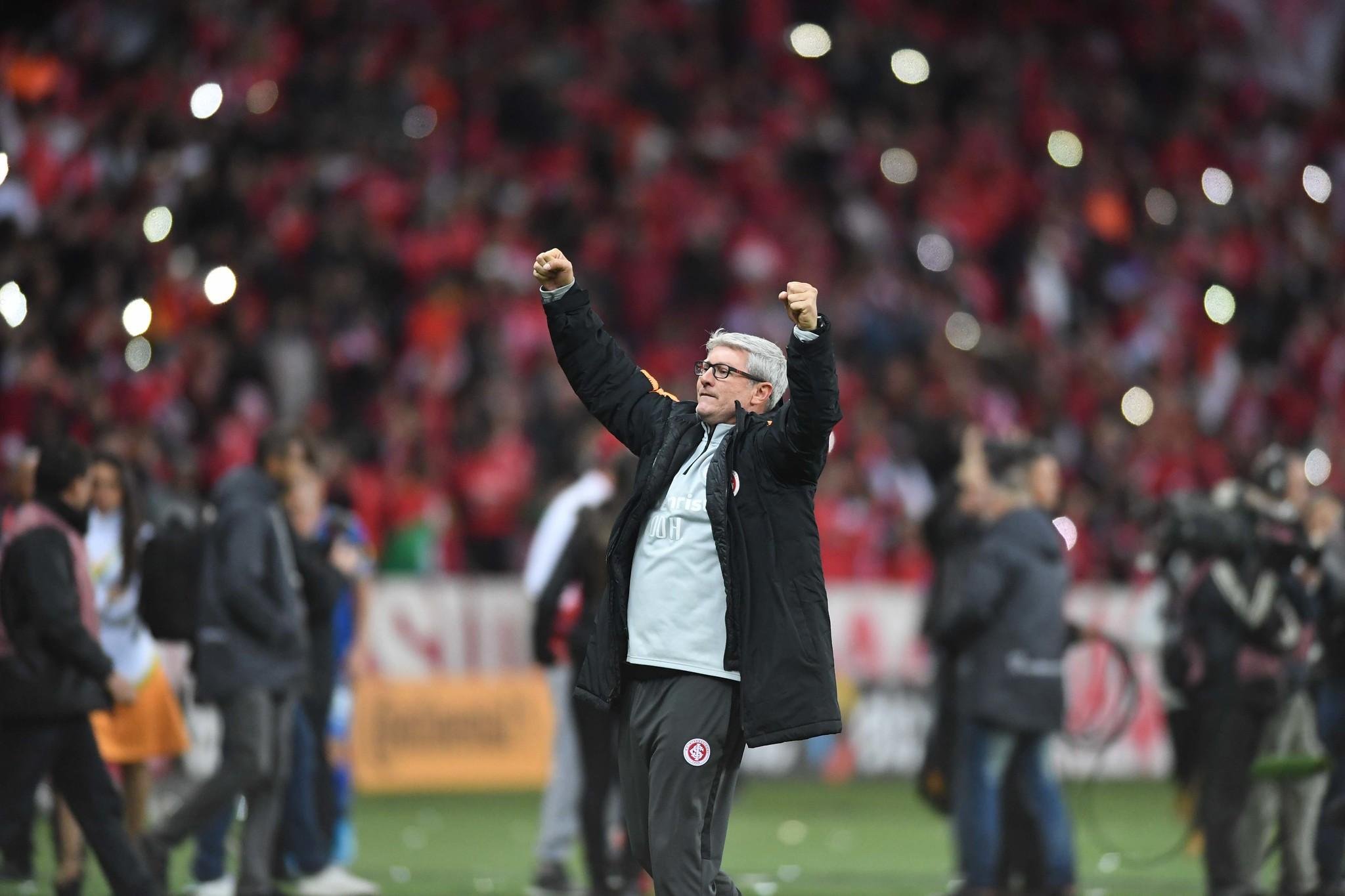 Odair Hellmann admitiu prefer&ecirc;ncia por decis&atilde;o em casa, mas alertou para a necessidade de construir bom resultado longe do Beira Rio