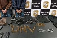 Dois integrantes do bando foram presos com munição, armamento, miguelitos, toucas ninjas e outros objetos