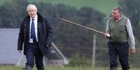 Boris Johnson visitou uma fazenda na região norte da Escócia