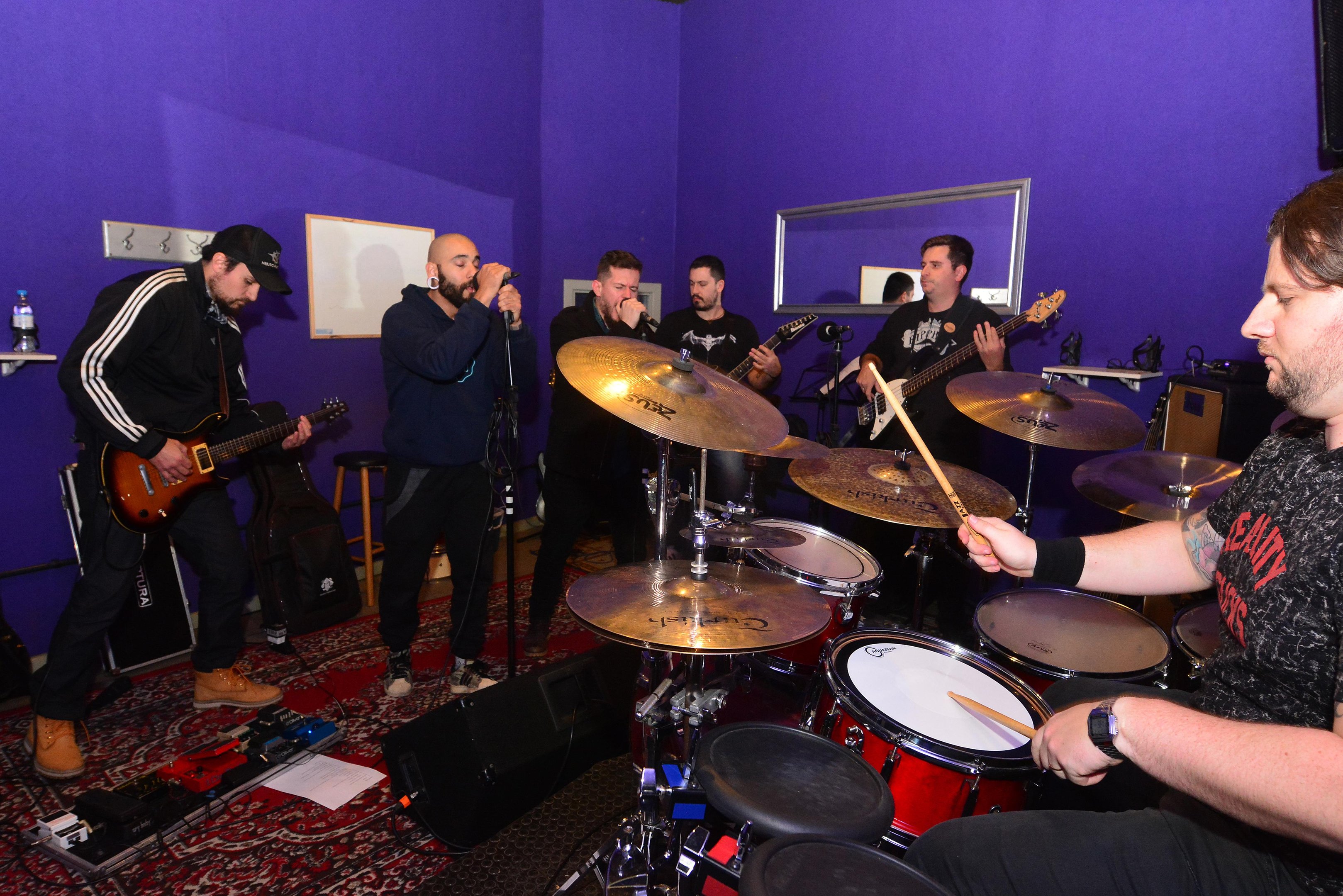 Faixa faz parte do &aacute;lbum 2K18 da banda ga&uacute;cha