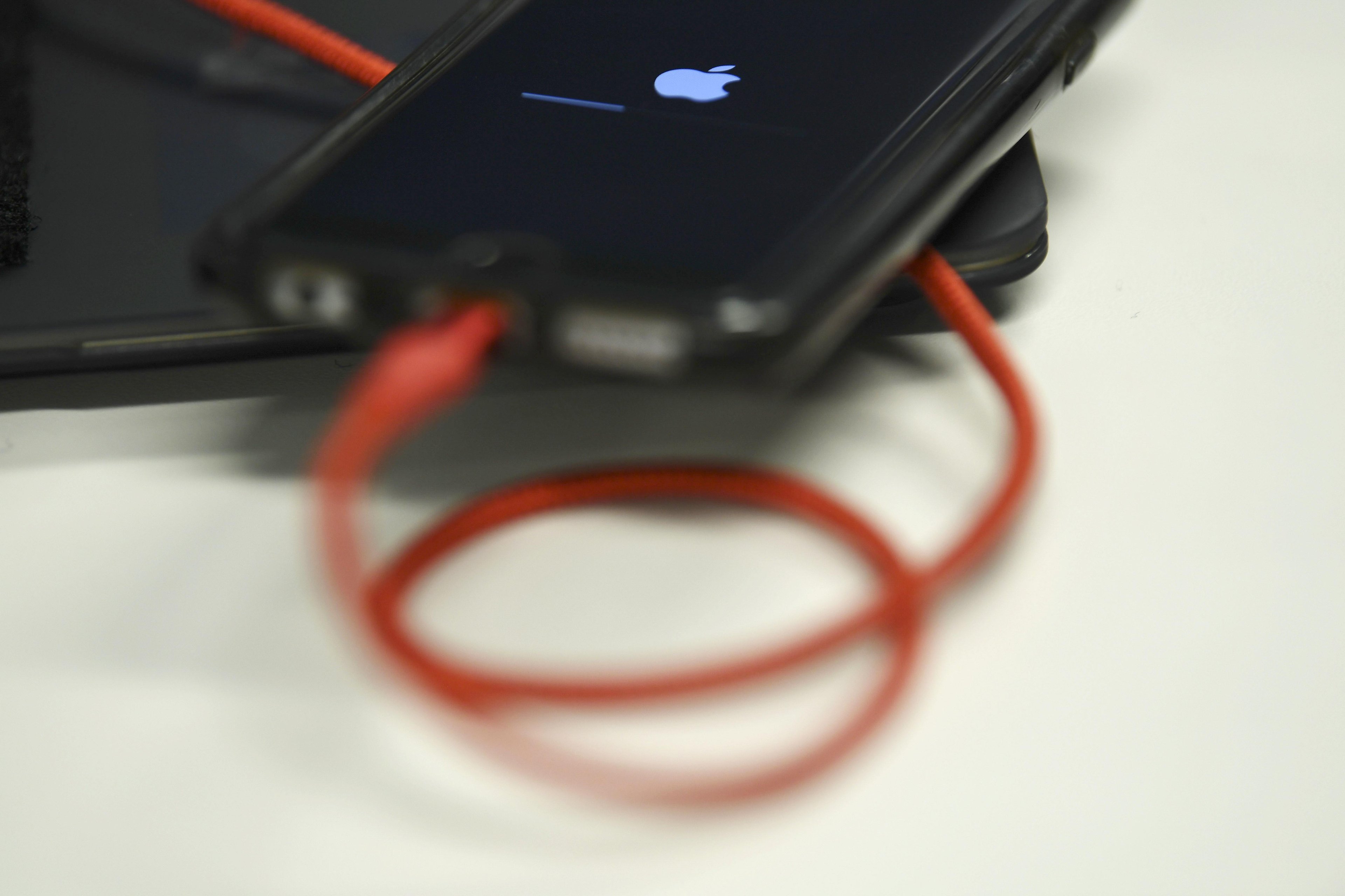 Hacking de iPhones revelado pelo Google durou apenas dois meses e envolveu menos de uma d&uacute;zia de sites relacionados com a comunidade dos uigures, uma minoria &eacute;tnica na China, disse a Apple