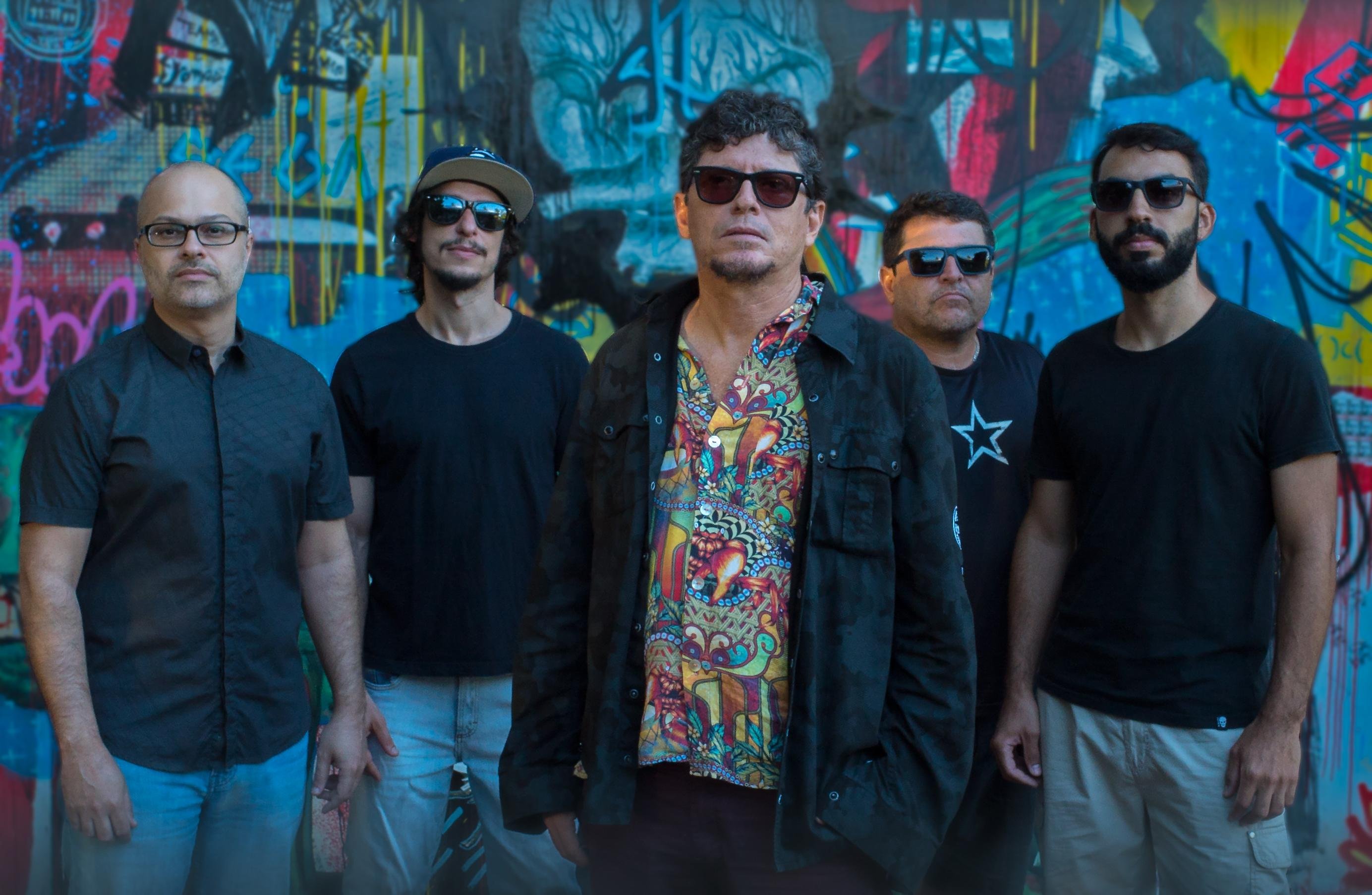 Banda lan&ccedil;a seu &aacute;lbum "Dan&ccedil;a dos N&atilde;o Famosos"