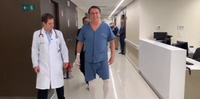 Bolsonaro publicou um vídeo onde aparece caminhando no corredor do hospital