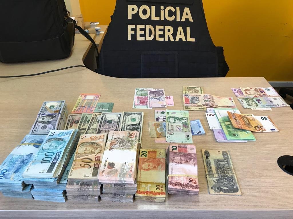 Mais de U$ 1,1 milh&atilde;o  e R$ 620 mil foram apreendidos durante as investiga&ccedil;&otilde;es