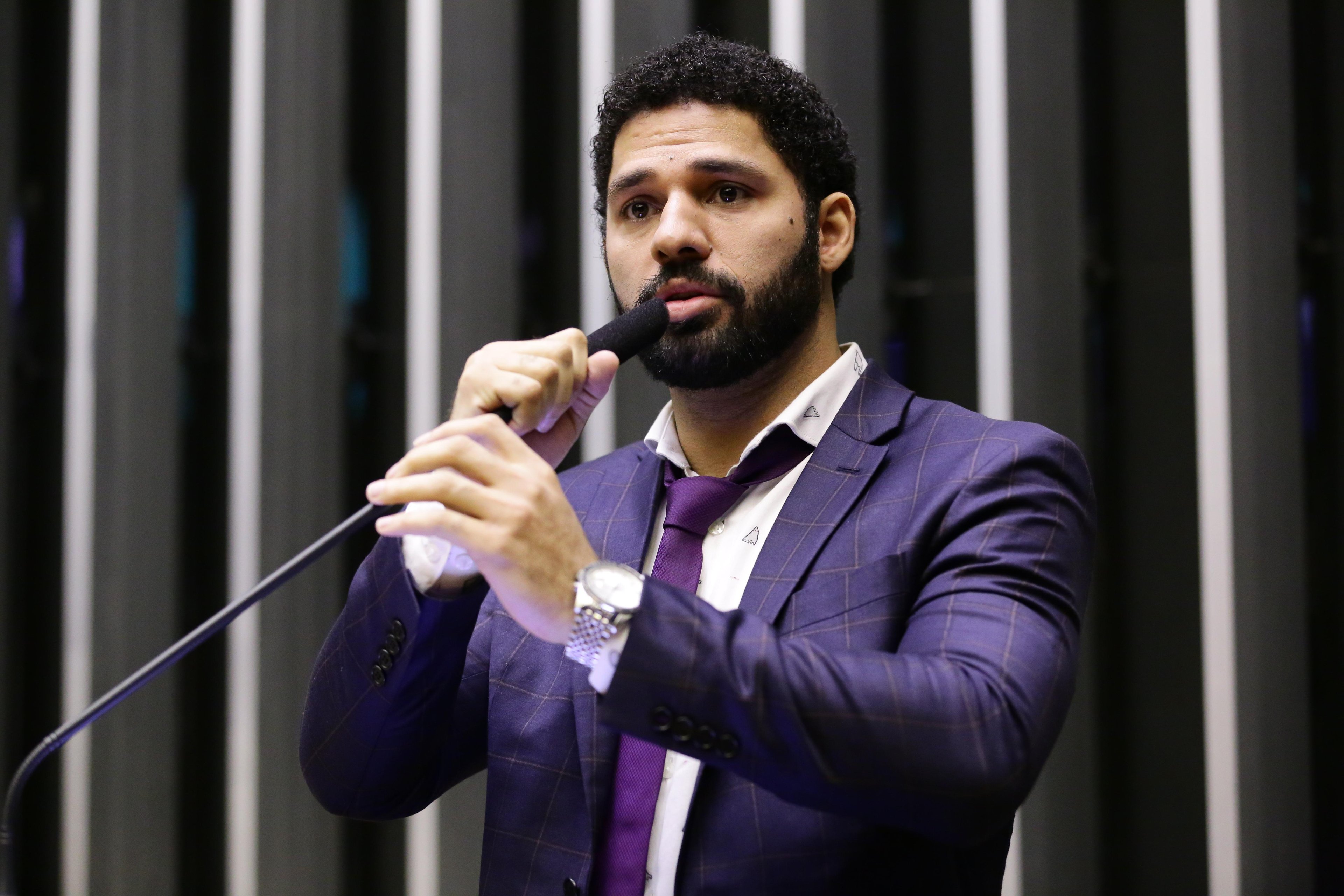 Kuiz auxiliar Marcelo Martins Evaristo da Silva, da 16&ordf; Vara de Fazenda P&uacute;blica do Rio, determinou que David Miranda e seus quatro assessores sejam ouvidos antes da ado&ccedil;&atilde;o de qualquer iniciativa que viole o sigilo