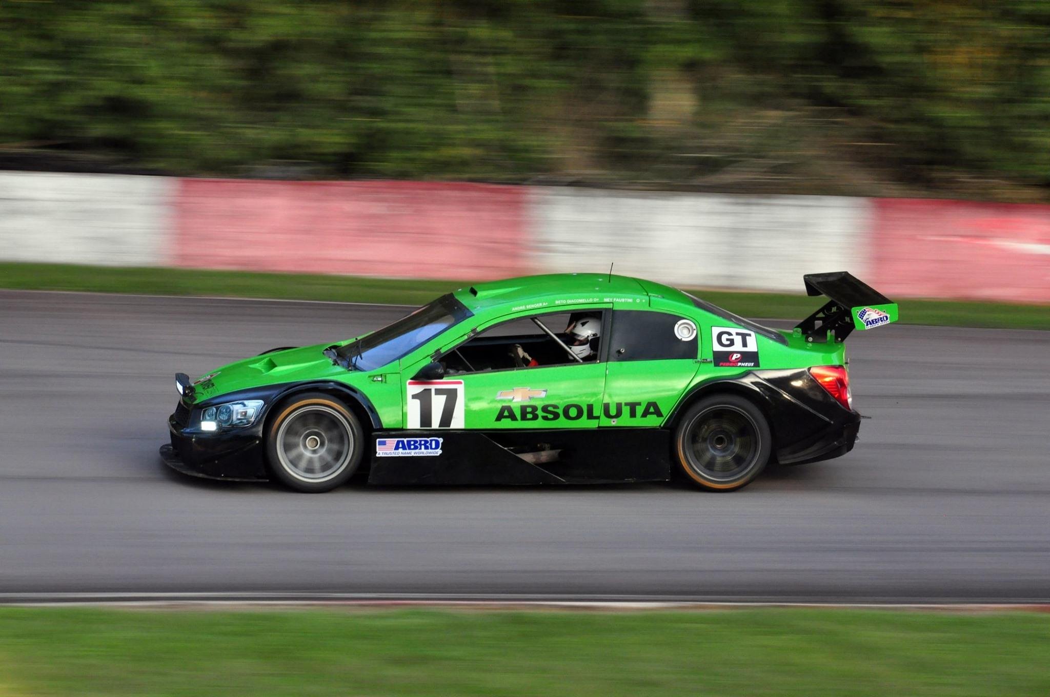 Stock Car cover anotou a pole-position para as Seis Horas