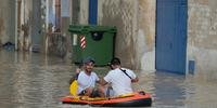 Os serviços de emergência anunciaram que centenas de pessoas foram retiradas de suas casas no sudeste da Espanha