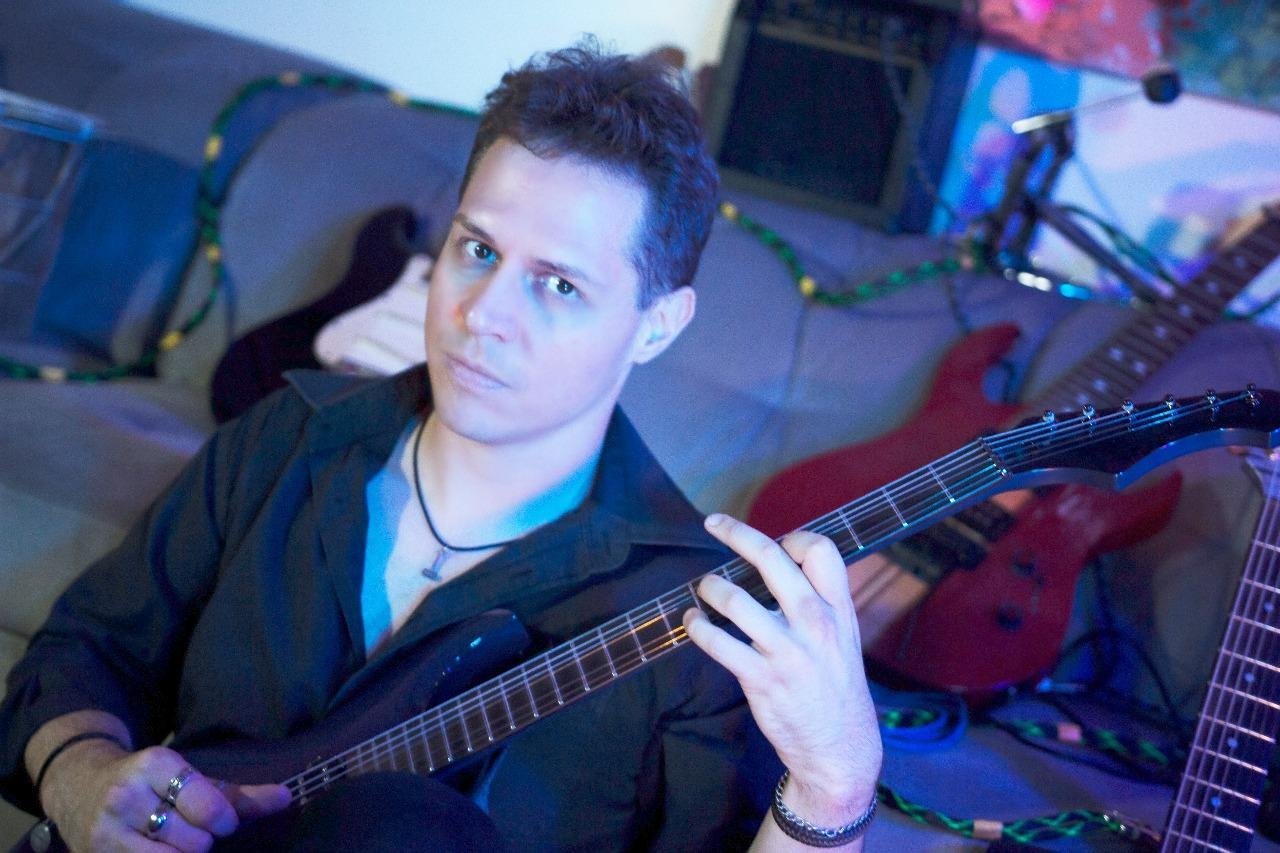 Carlos Lichman sempre busca criar m&uacute;sicas com elementos modernos e arranjos diferentes