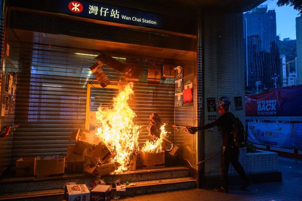 Cen&aacute;rio de viol&ecirc;ncia j&aacute; dura tr&ecirc;s meses com confrontos entre manifestantes e pol&iacute;cia