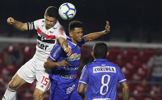 S&atilde;o Paulo saiu atr&aacute;s e s&oacute; conseguiu buscar empate diante do CSA no Morumbi