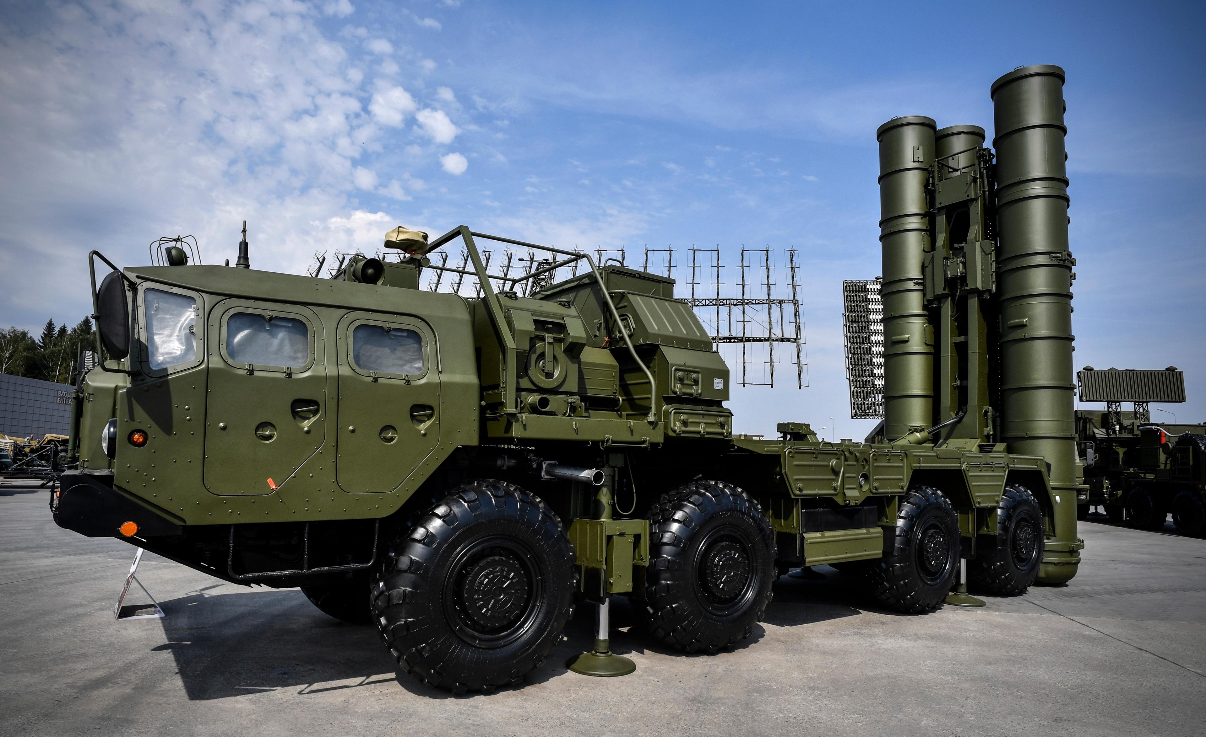Sistemas S-400 de &uacute;ltima gera&ccedil;&atilde;o j&aacute; foram implantados no &Aacute;rtico nas regi&otilde;es de Murmansk e Arcanjo, bem como na Rep&uacute;blica de Sakha