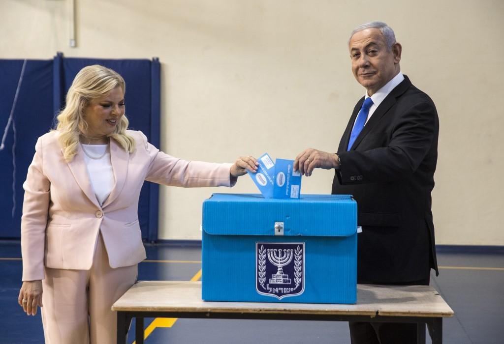 Elei&ccedil;&otilde;es s&atilde;o vistas como referendo sobre a era Netanyahu em Israel