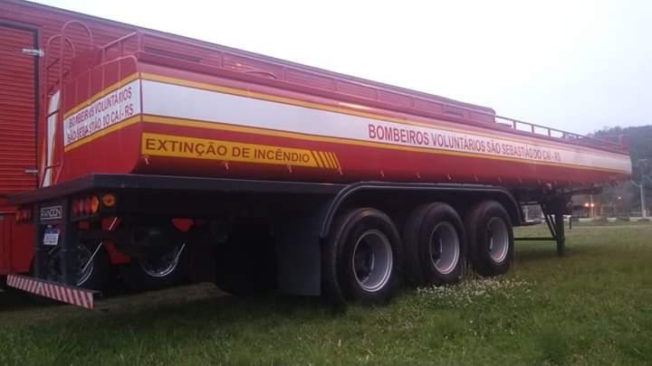 A nova unidade autotanque possui capacidade para 30 mil litros de &aacute;gua