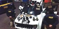 Fuzis, pistola, munição, uniformes policiais, entre outros objetos, estavam em um Jeep Renegade