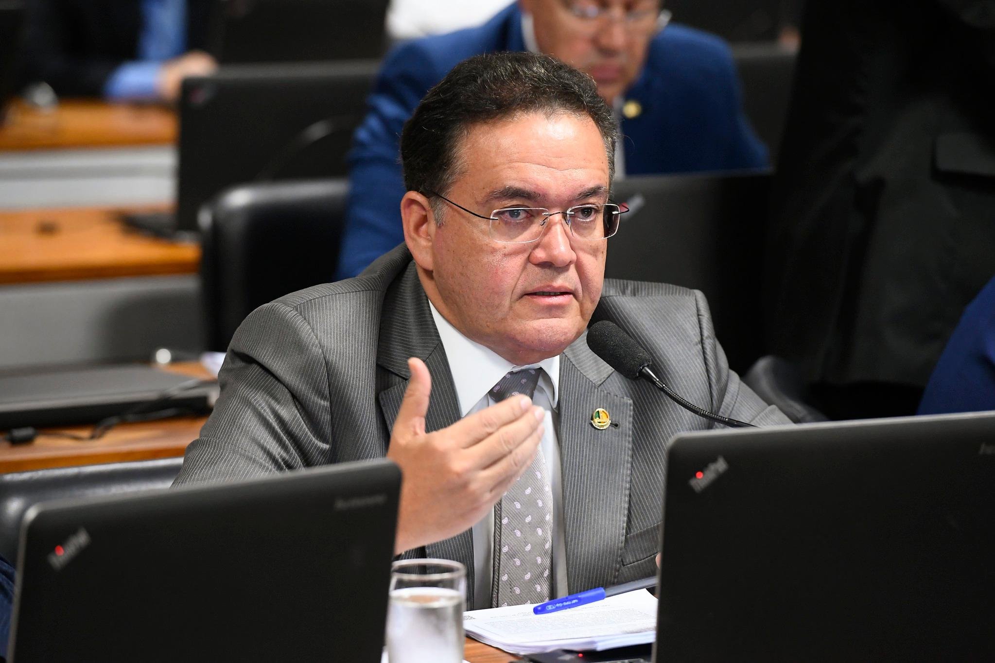 Rocha deixou de fora do texto a cobran&ccedil;a de um imposto sobre movimenta&ccedil;&atilde;o financeira, nos moldes da extinta CPMF