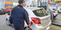 Análise considera que abastecer com etanol só vale a pena quando o valor do combustível custar menos do que 70% do preço cobrado pela gasolina