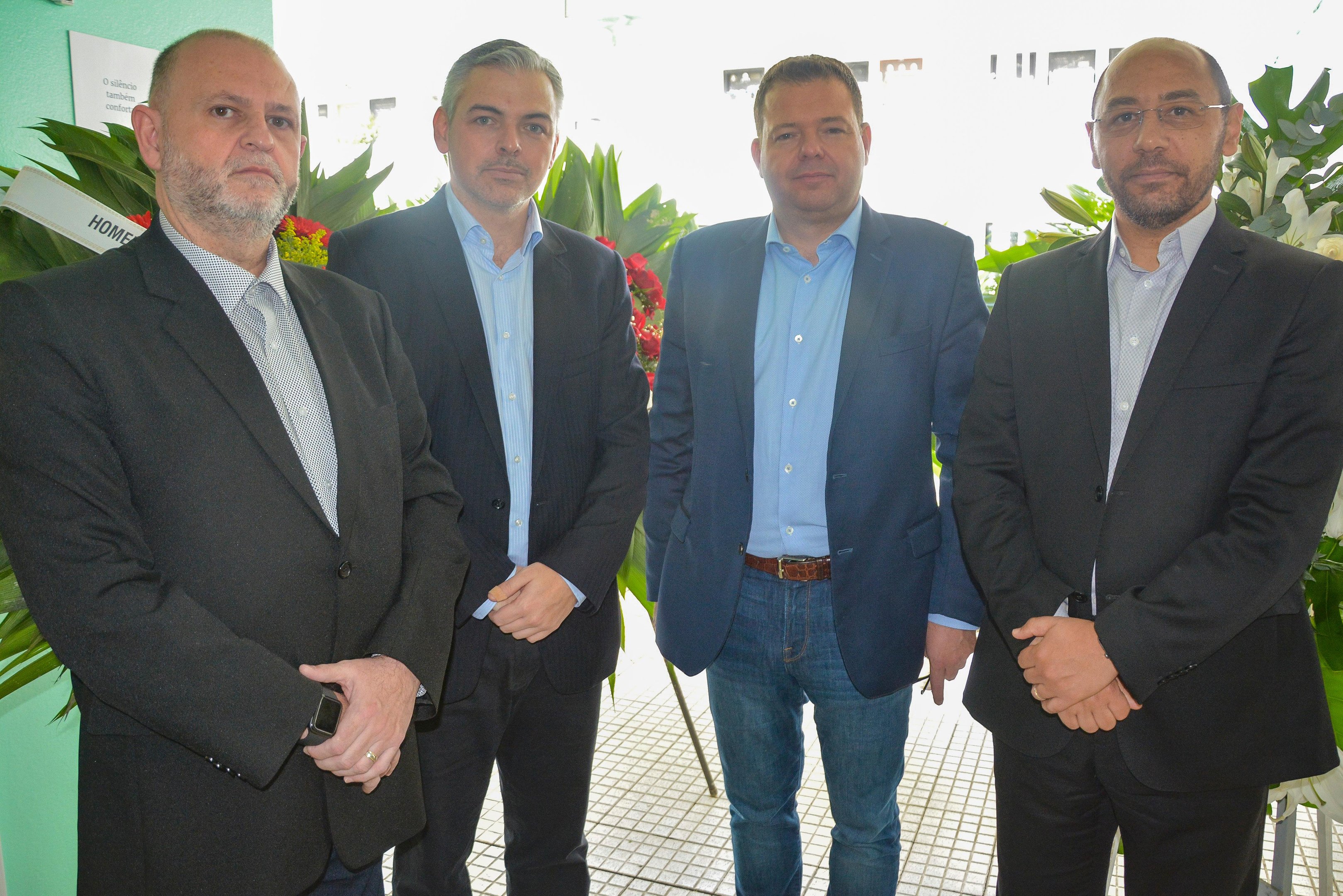 Presidente do Grupo Record RS, Reinaldo Gilli, e o diretor presidente do Correio do Povo, Sidney Costa, prestaram condol&ecirc;ncias aos filhos de Renato Ribeiro, Rog&eacute;rio Merlin Ribeiro e Alu&iacute;zio Merlin Ribeiro