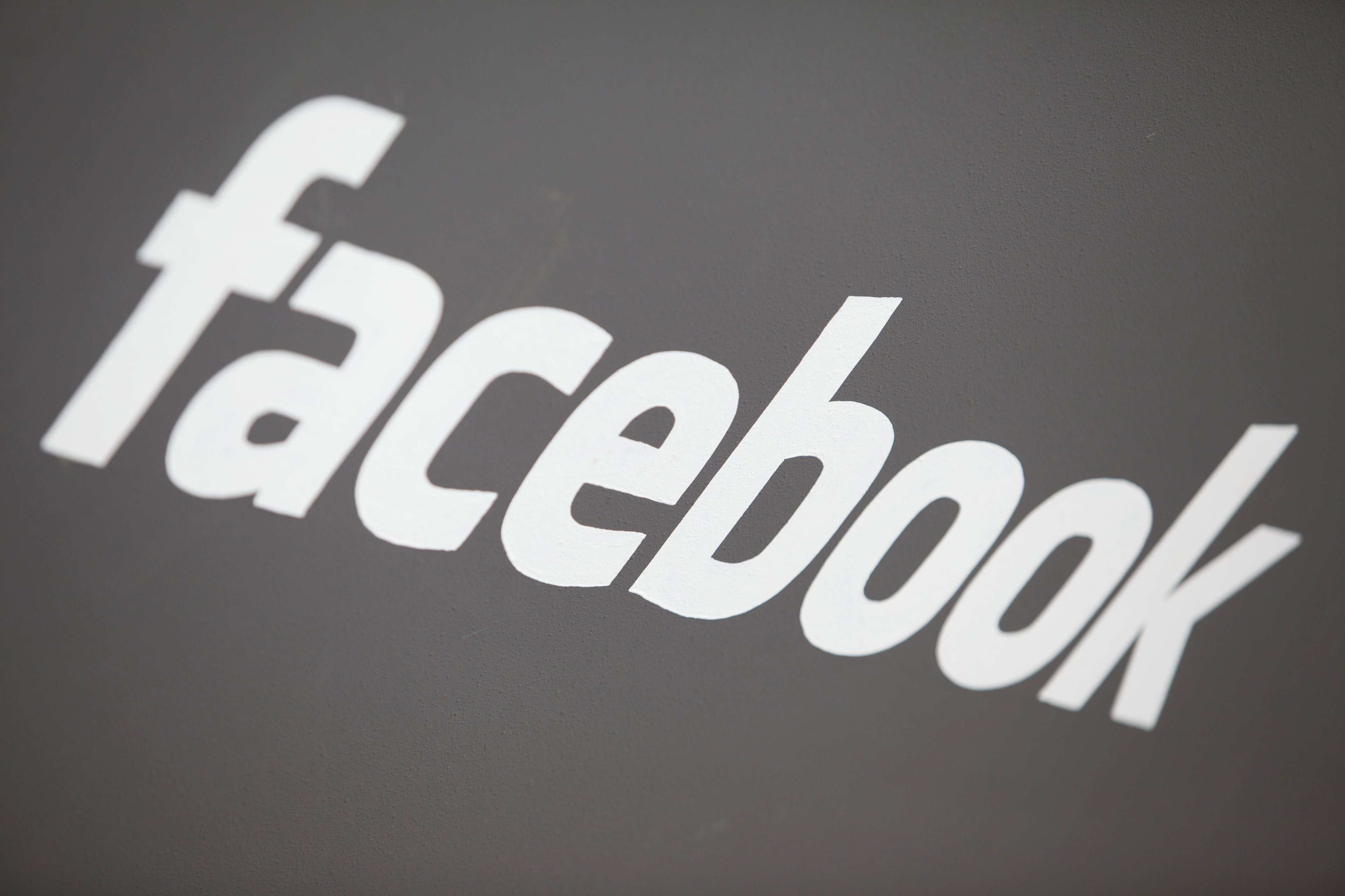 Facebook virou alvo de muitas cr&iacute;ticas ap&oacute;s reconhecer em 2018 que a Cambridge Analytica se apropriou indevidamente de dados pessoais de dezenas de milh&otilde;es de usu&aacute;rios