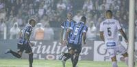 Luan abriu o placar da goleada do Grêmio sobre o Santos na Vila Belmiro