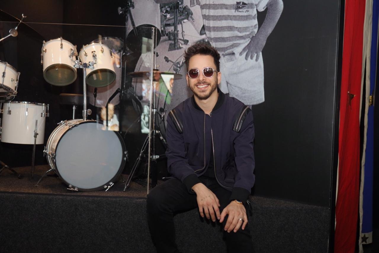 Junior visitou exposi&ccedil;&atilde;o em sua homenagem neste domingo