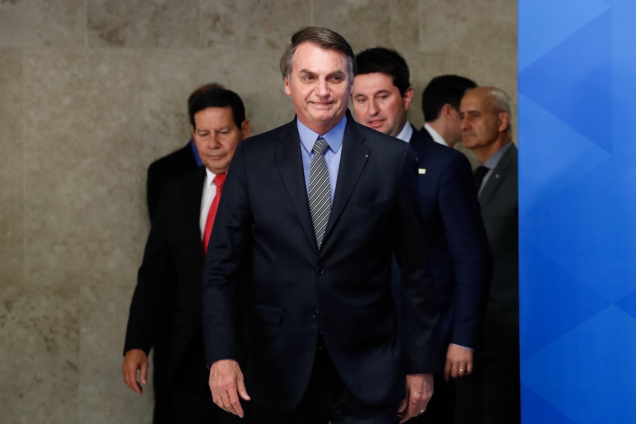 Previs&atilde;o &eacute; que Bolsonaro volte ao Brasil na ter&ccedil;a-feira
