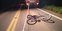 Bicicleta foi caída no meio da pista da ERS 400, em Candelária, onde ciclista morreu atingido por veículo