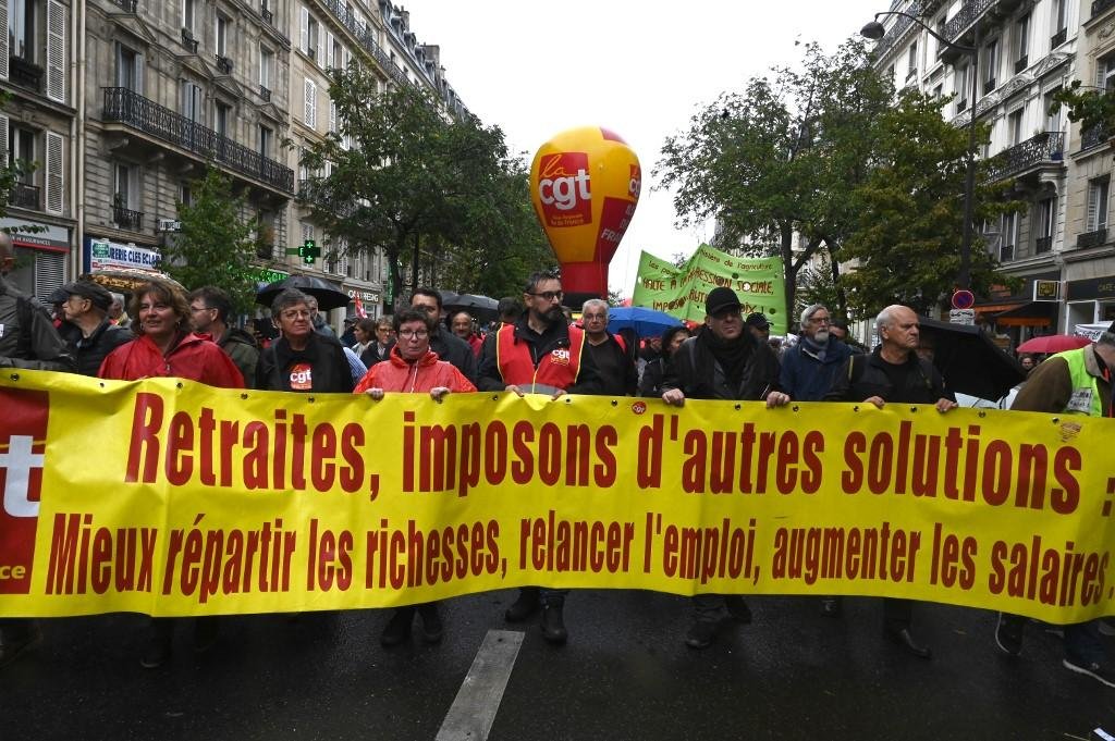 Protesto em Paris levou milhares &agrave;s ruas contra proposta de reforma da Previd&ecirc;ncia