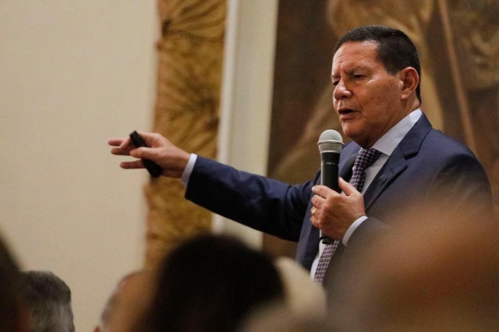 Presidente em exerc&iacute;cio discursou na tarde desta ter&ccedil;a-feira no Clube Militar, no Rio de Janeiro