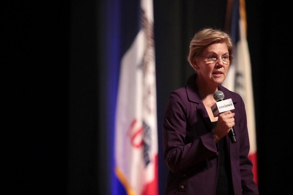Elizabeth Warren atualmente &eacute; senadora de Massachusetts