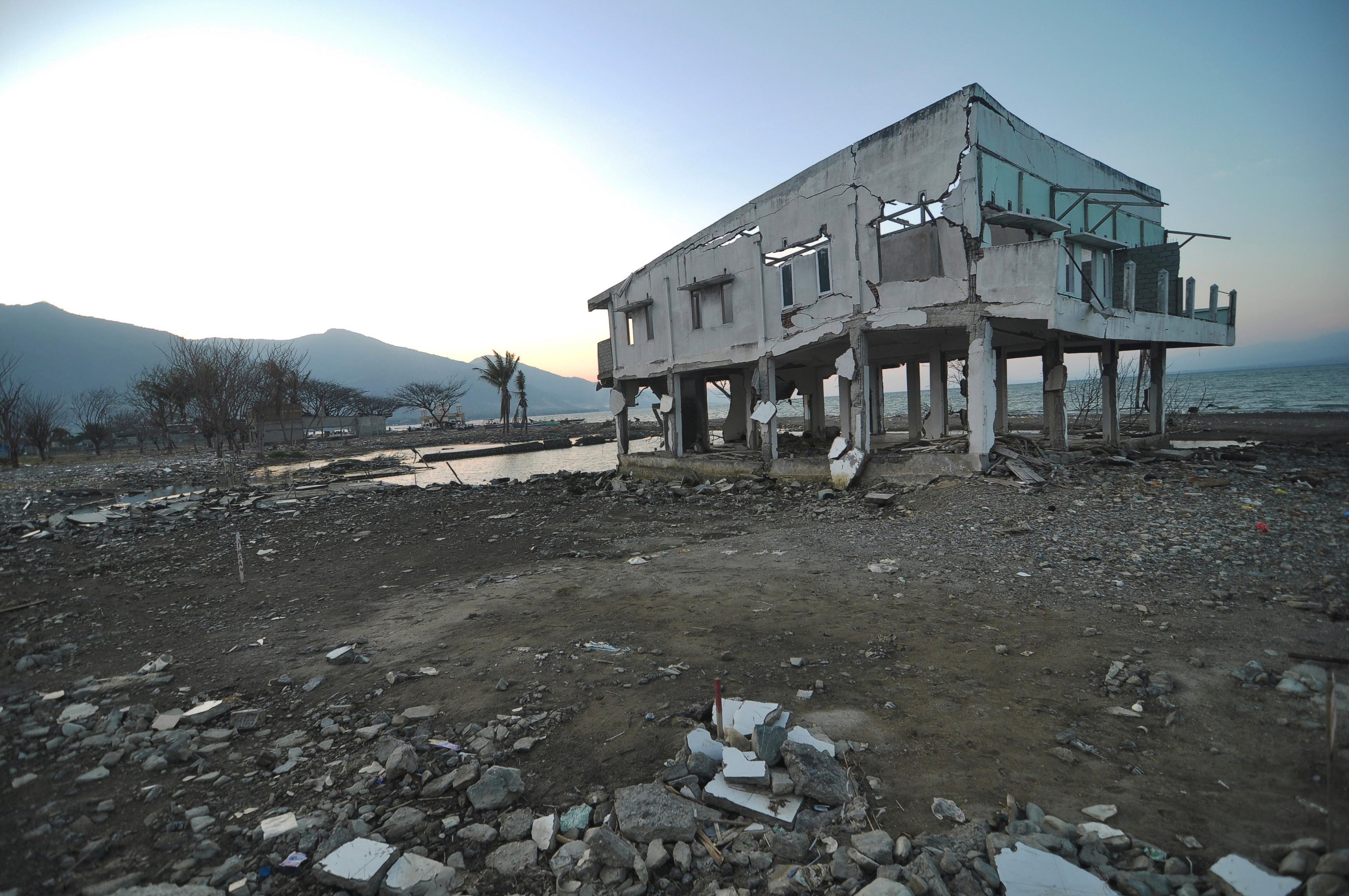 Arquip&eacute;lago est&aacute; sob alerta de tsunami