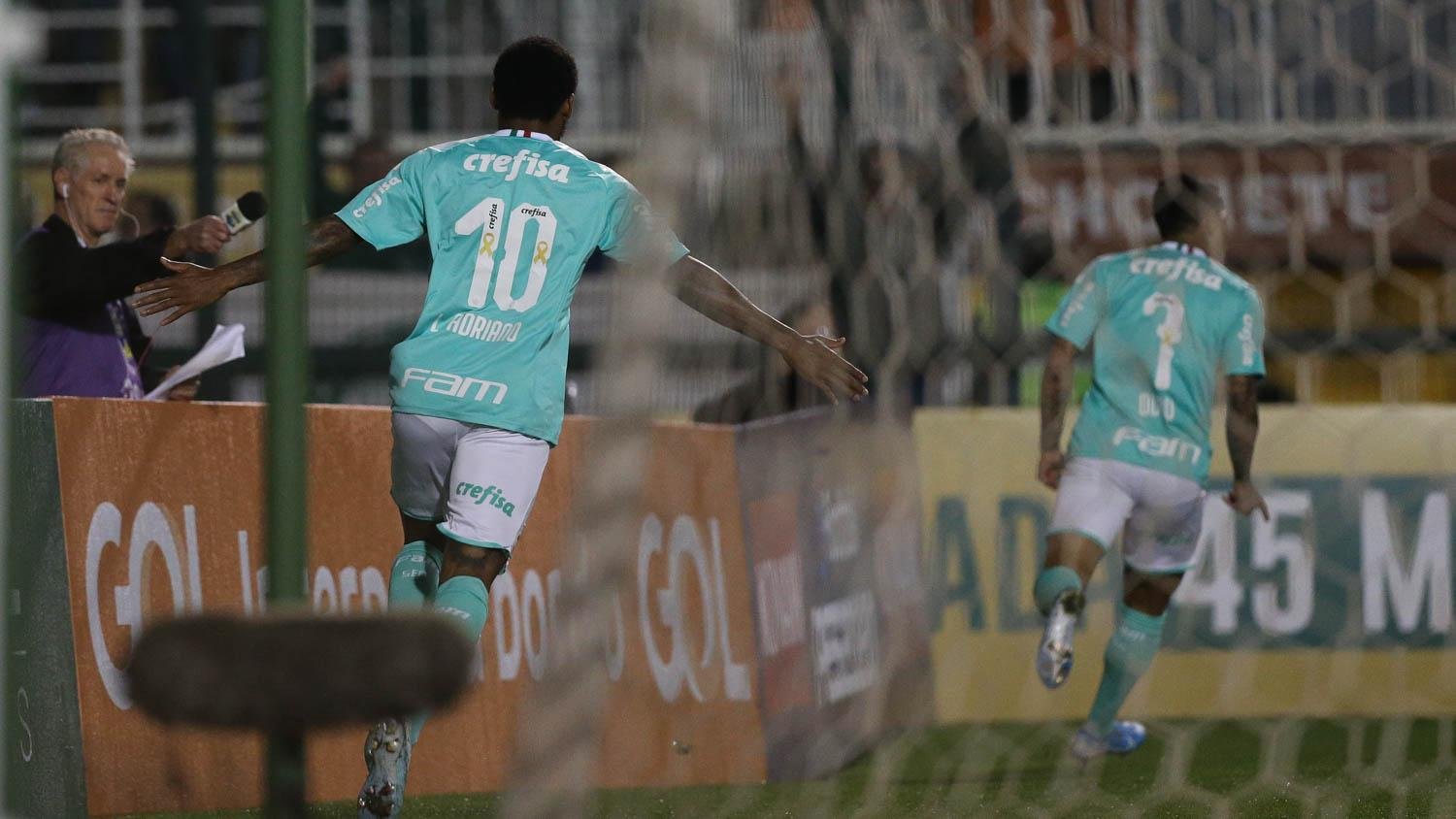 Luiz Adriano deixou sua assinatura mais uma vez