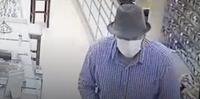 Um dos assaltantes cobriu o rosto com uma máscara cirúrgica e usou um chapéu panamá