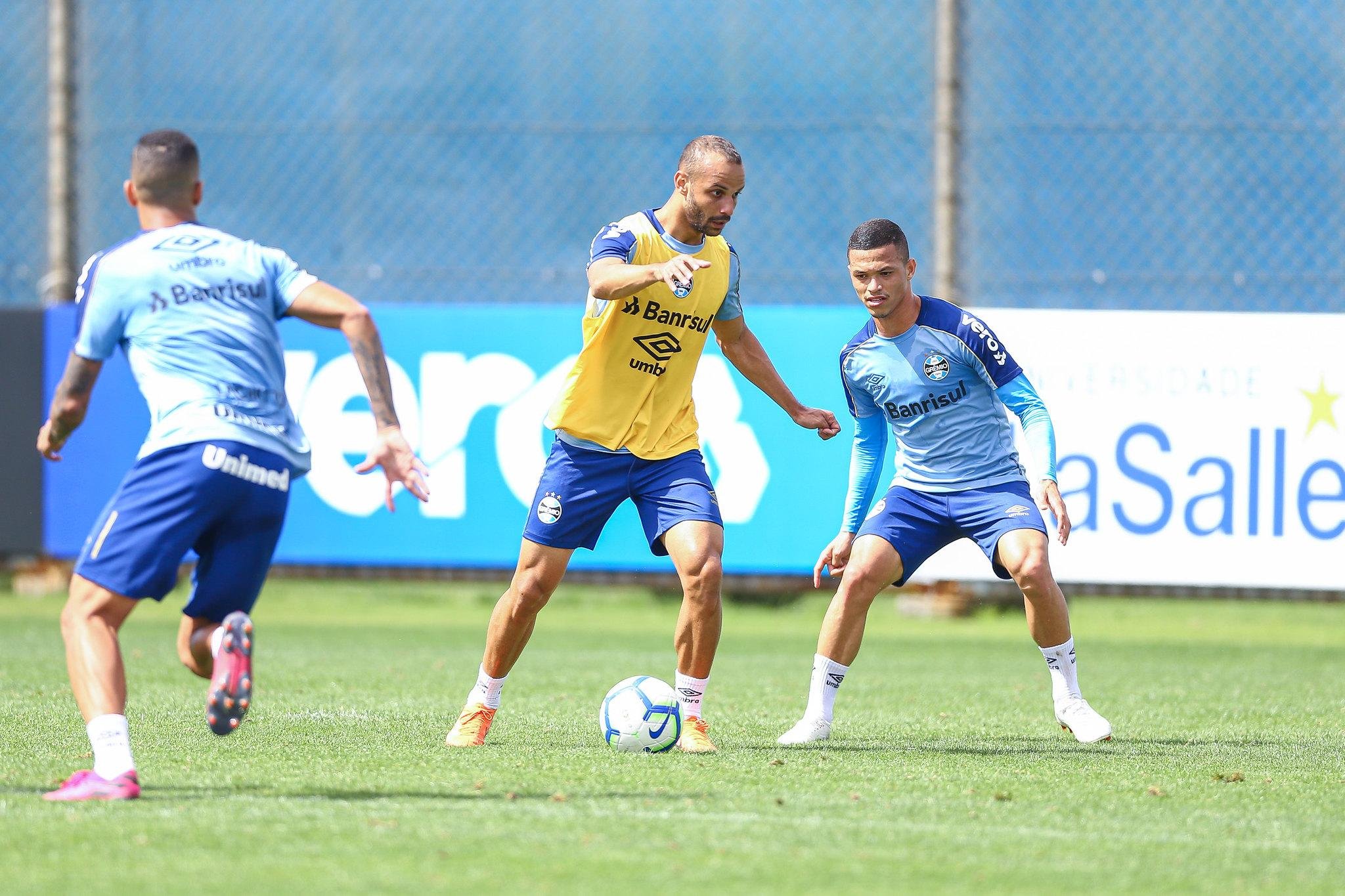 Gr&ecirc;mio trabalhou na manh&atilde; desta sexta-feira, antes de viagem para o Rio de Janeiro