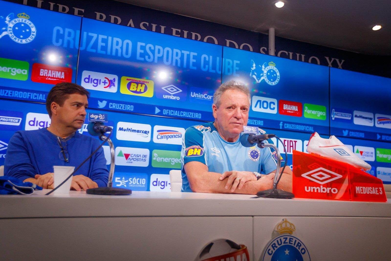 Treinador lembrou de outros grupos "dif&iacute;ceis" em sua chegada