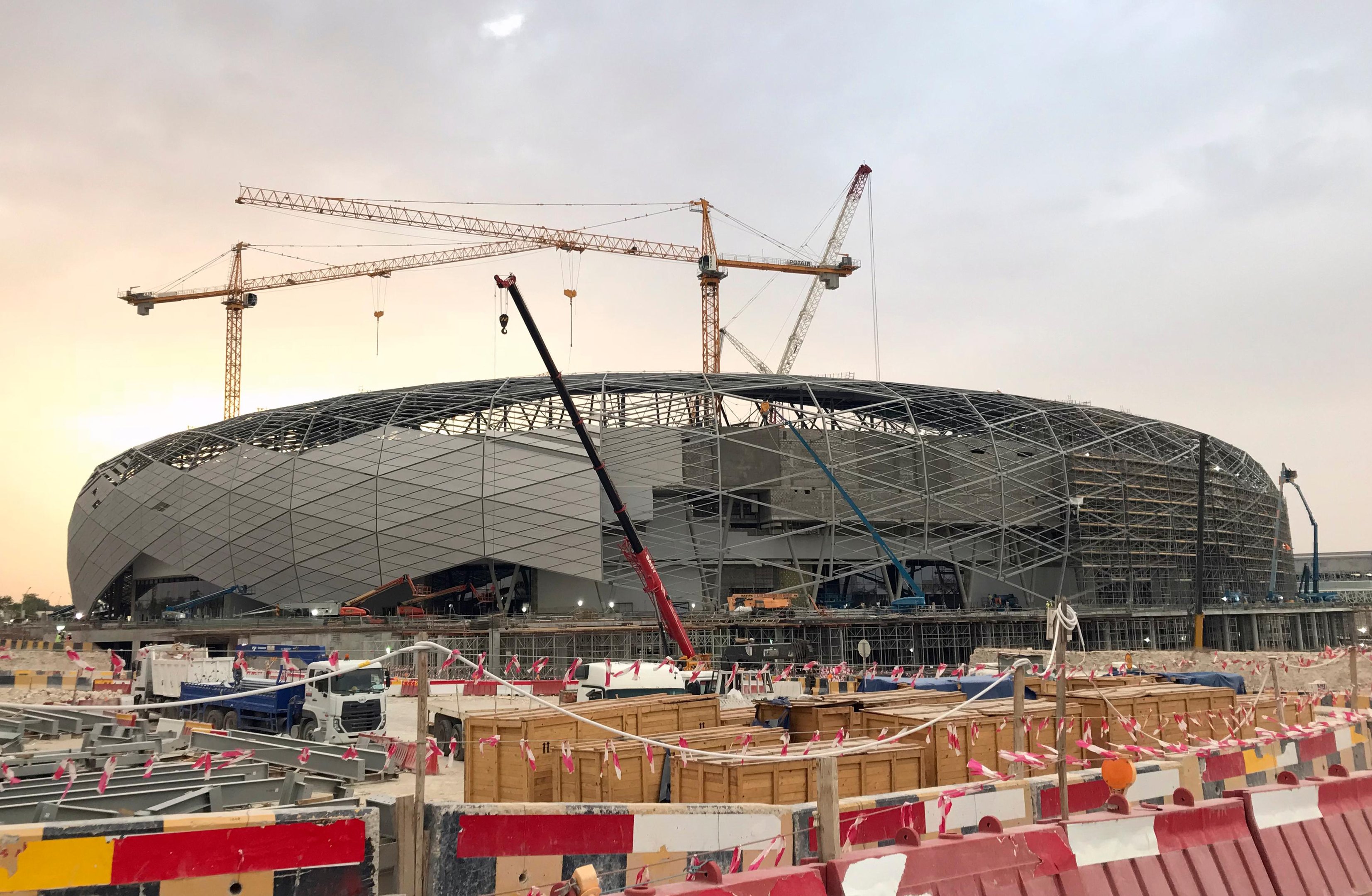 Est&aacute;dio &eacute; situado a 7 quil&ocirc;metros do centro de Doha e tem capacidade para 40.000 espectadores