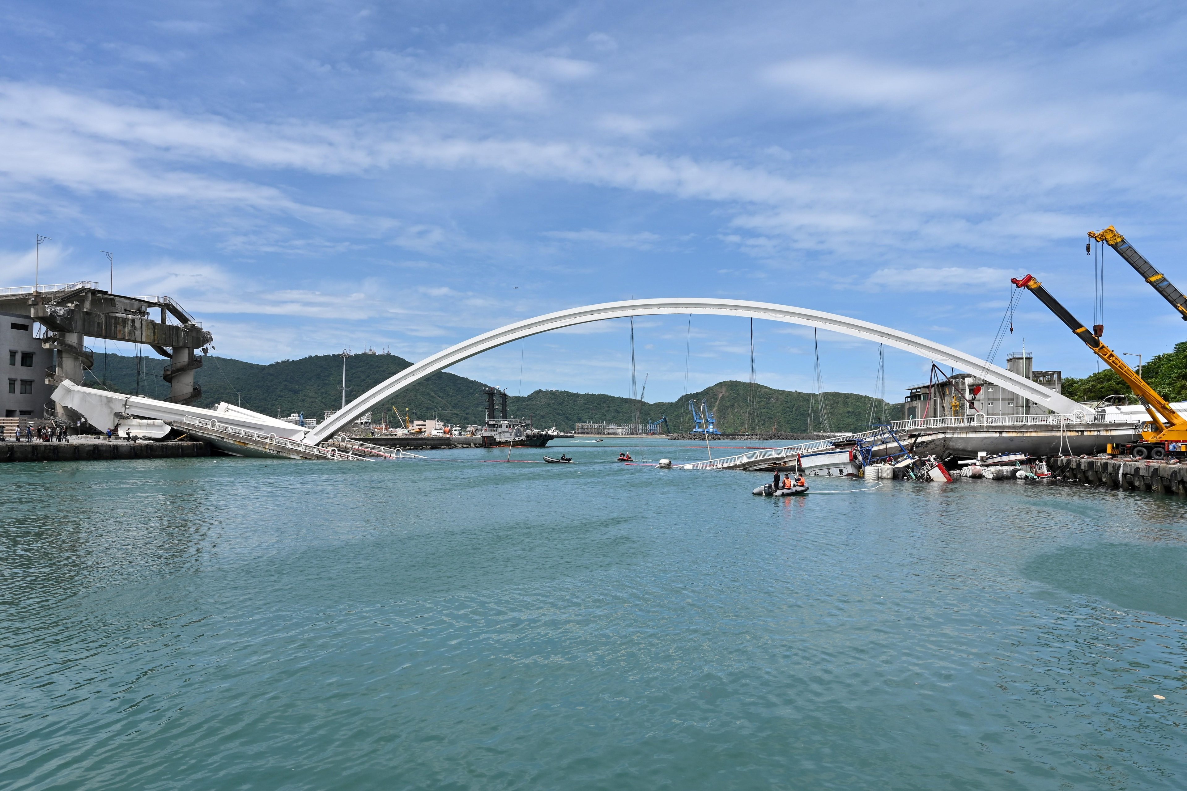 Causa do desabamento da ponte, constru&iacute;da em 1998, n&atilde;o foi determinada