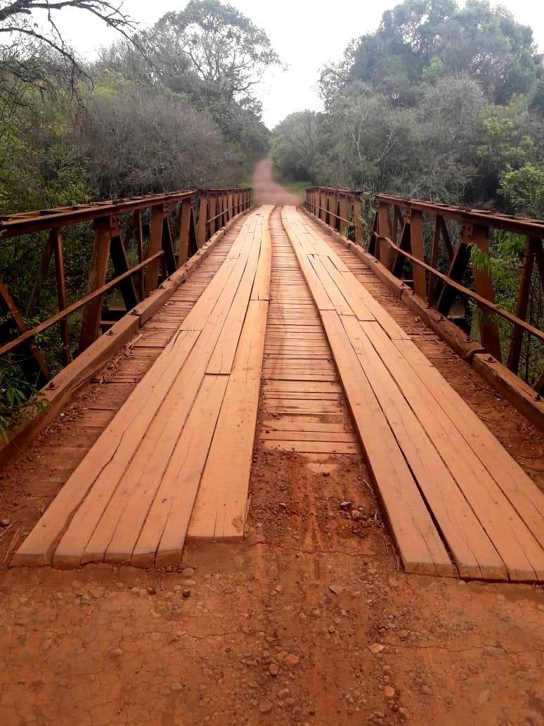 Ponte de 45 metros n&atilde;o oferece condi&ccedil;&otilde;es de passagem de cargas acima de 10 toneladas