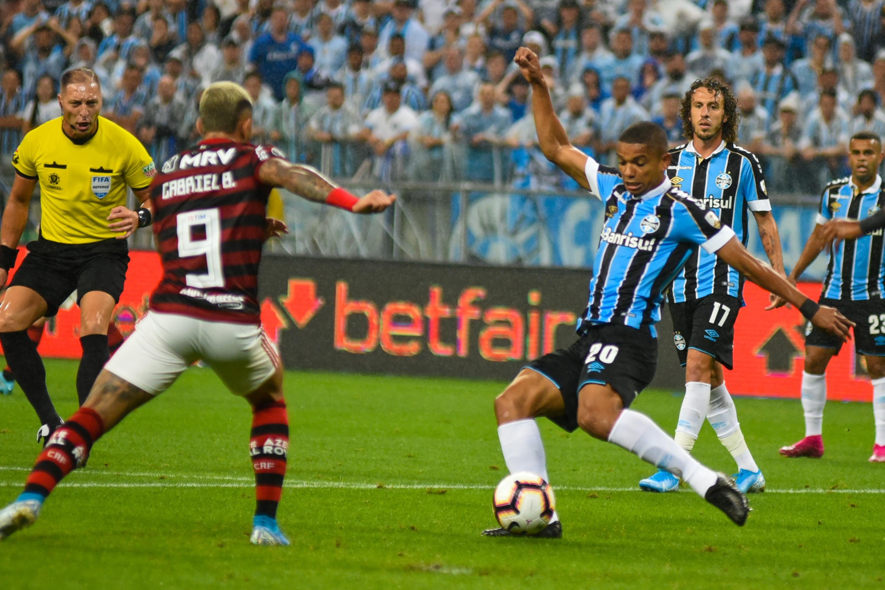 Braz substituiu o lesionado Pedro Geromel