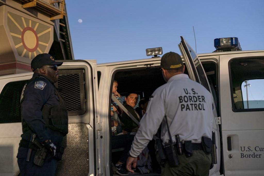 Os Estados Unidos impedir&atilde;o que os imigrantes entrem se n&atilde;o tiverem seguro m&eacute;dico ou forem incapazes de pagar suas despesas de sa&uacute;de