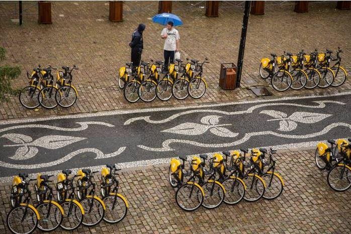 O aluguel das bicicletas &eacute; disponibilizado por aplicativo dispon&iacute;vel para Android e IOS