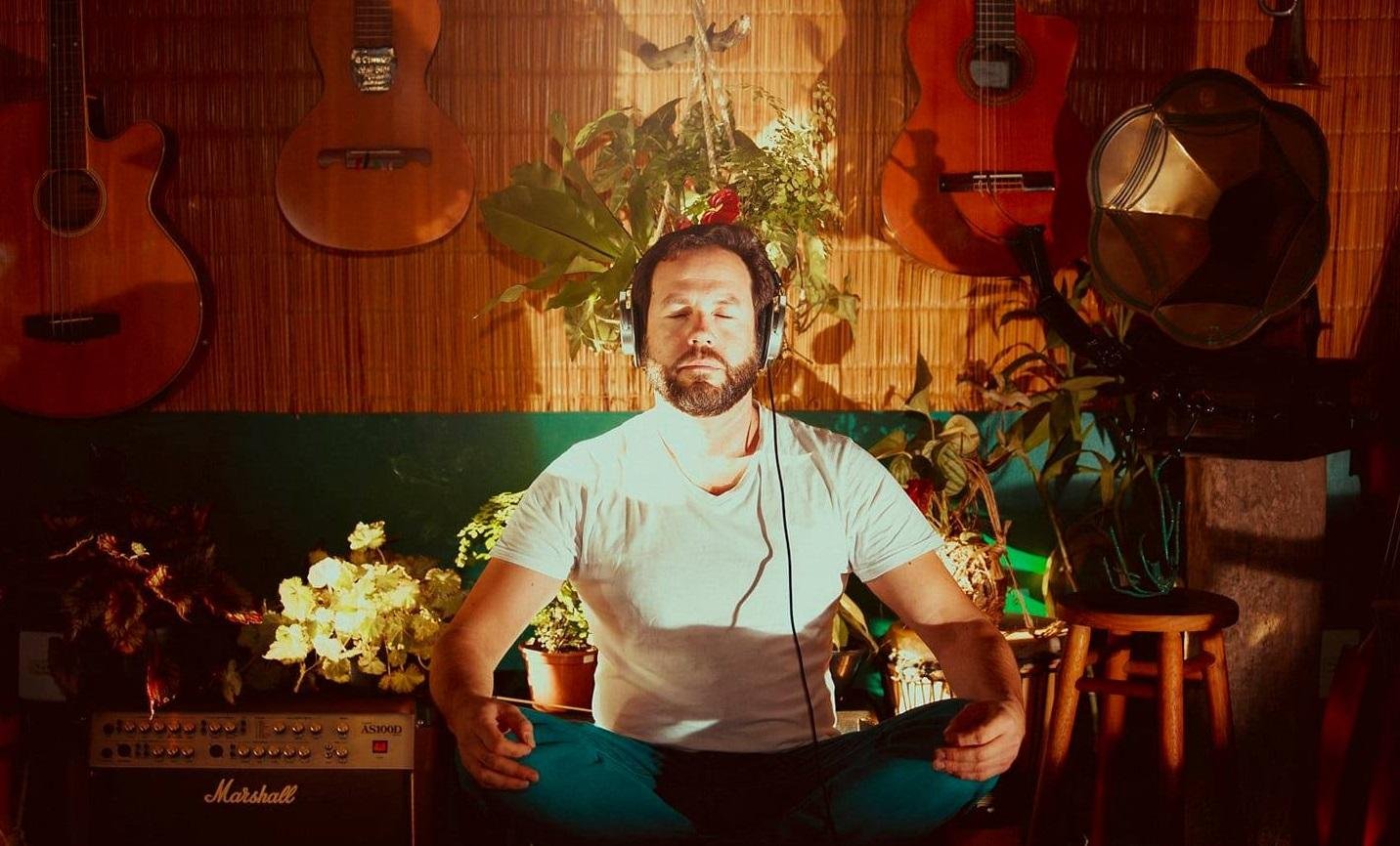 Em novo &aacute;lbum, Lunar apresenta busca por autoconhecimento