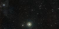 Esta imagem criada a partir de material fotográfico do Digitized Sky Survey 2 mostra o céu em torno da estrela 51 Pegasi na constelação setentrional do Pégaso