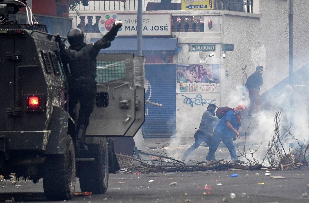 Pa&iacute;s enfrenta grandes protestos em meio a altas nos pre&ccedil;os do combust&iacute;vel