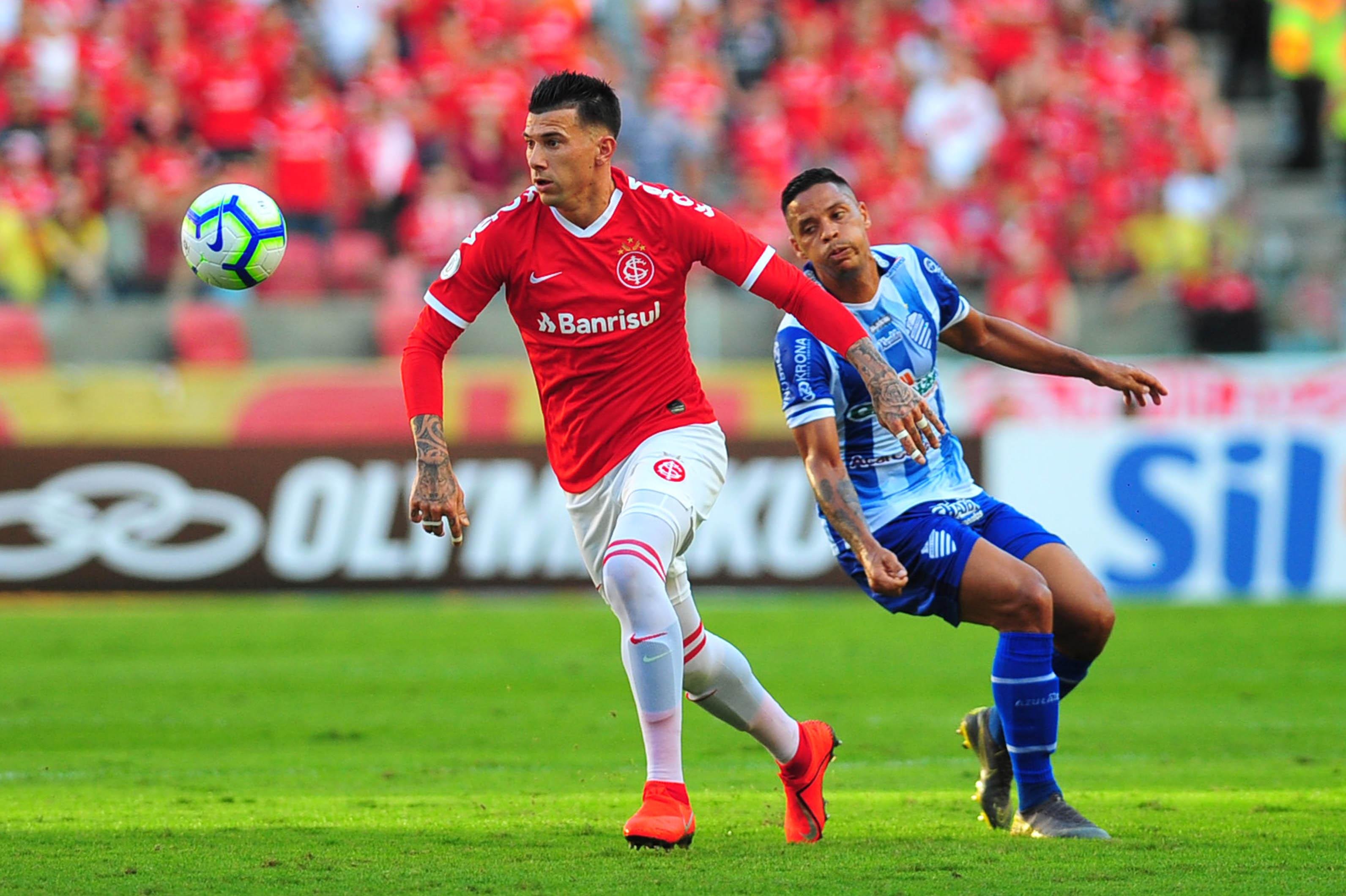 Cuesta estar&aacute; em campo para defender as cores do Inter diante do CSA